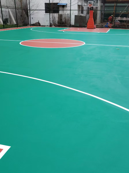 乾县 球场长期使用易出现地面开裂